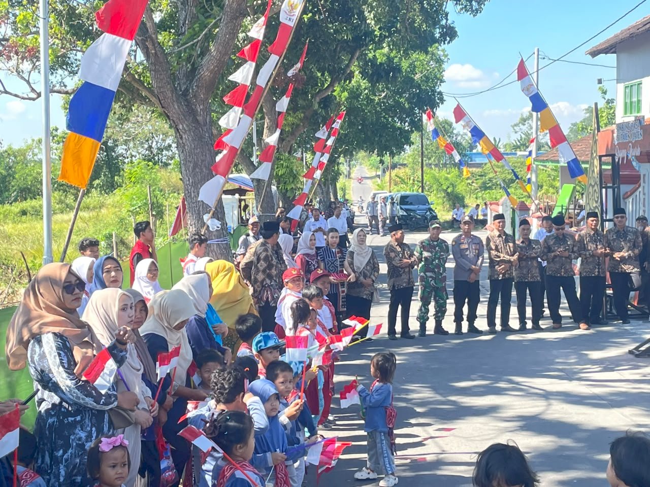 Sambung Rasa di Desa Karanglo, Bupati Klaten Serap Aspirasi dan Serahkan Bantuan