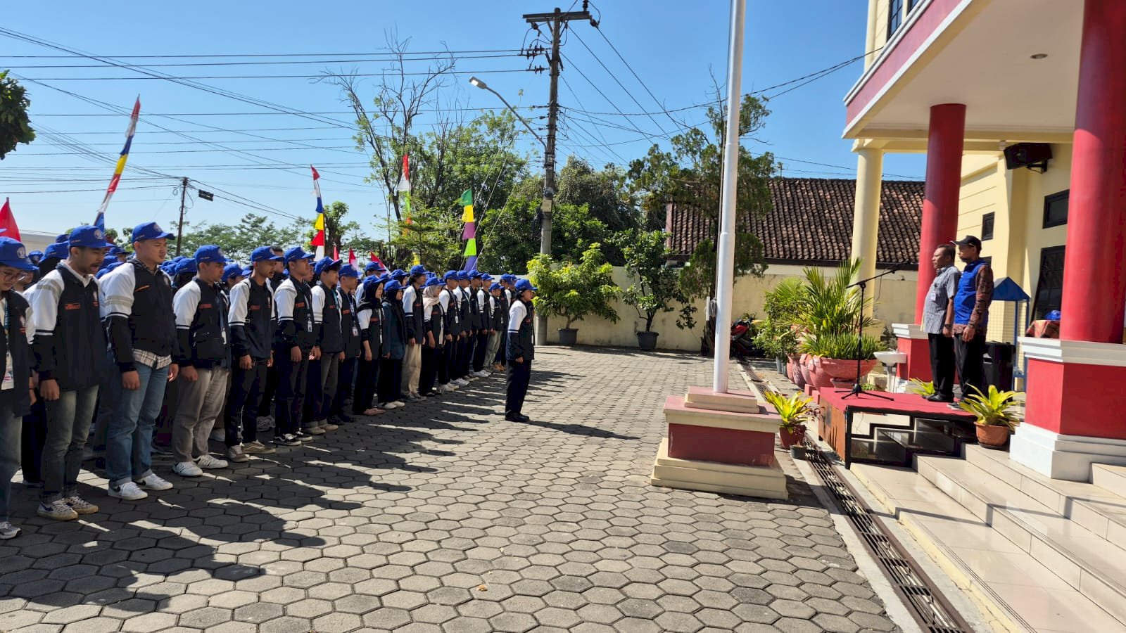 Camat Polanharjo Pimpin Apel Penerimaan 130 Mahasiswa KKN Tim II UNDIP 2025/2026