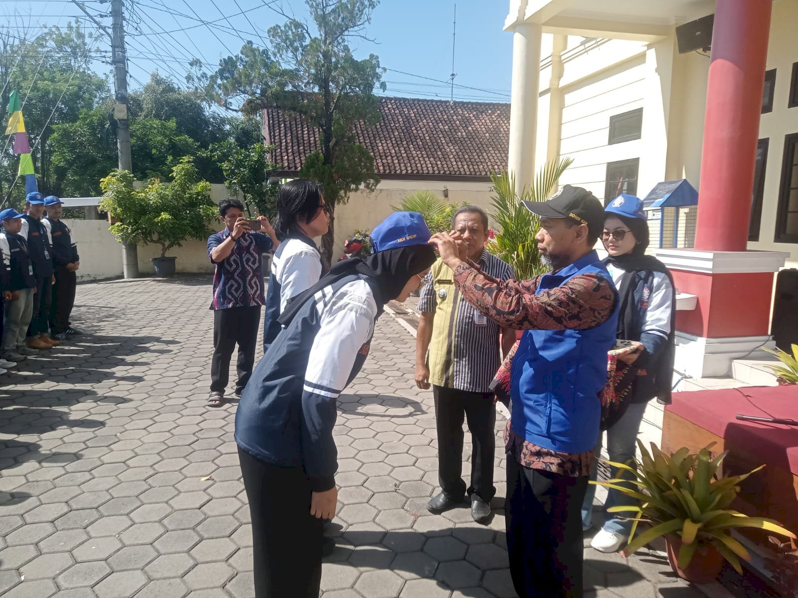 Camat Polanharjo Pimpin Apel Penerimaan 130 Mahasiswa KKN Tim II UNDIP 2025/2026